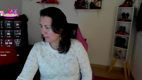 Snapshot of d_martii chatting on 09/20/25, 11:28 Mia online show from 09/20/25, 11:28