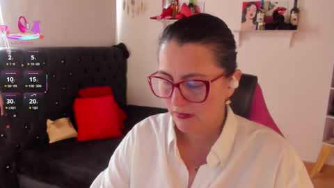 Snapshot of d_martii chatting on 09/22/25, 01:35 Mia online show from 09/22/25, 01:35