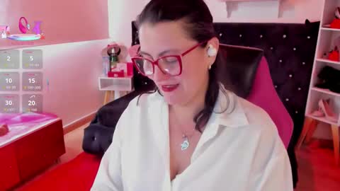 Snapshot of d_martii chatting on 09/26/25, 02:10 Mia online show from 09/26/25, 02:10