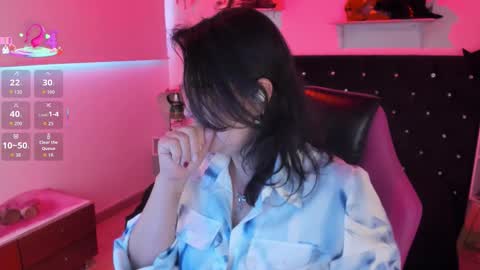 Snapshot of d_martii chatting on 09/30/25, 12:21 Mia online show from 09/30/25, 12:21