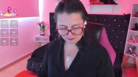 Snapshot of d_martii chatting on 10/03/25, 01:30 Mia online show from 10/03/25, 01:30