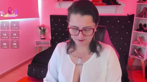 Snapshot of d_martii chatting on 10/04/25, 11:41 Mia online show from 10/04/25, 11:41