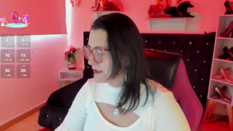 Snapshot of d_martii chatting on 10/05/25, 12:25 Mia online show from 10/05/25, 12:25