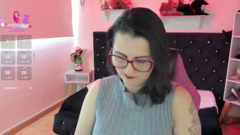 Snapshot of d_martii chatting on 10/07/25, 01:08 Mia online show from 10/07/25, 01:08