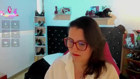 Snapshot of d_martii chatting on 10/10/25, 01:32 Mia online show from 10/10/25, 01:32