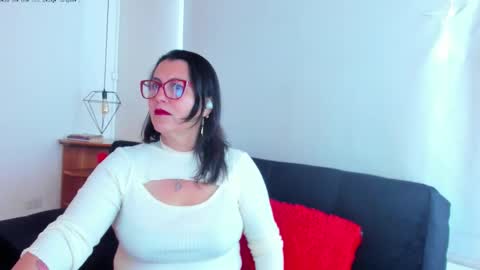 Snapshot of d_martii chatting on 10/18/25, 01:56 Mia online show from 10/18/25, 01:56