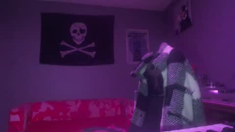 Snapshot of dabirdfree chatting on 09/11/25, 10:21 Destroyer online show from 09/11/25, 10:21