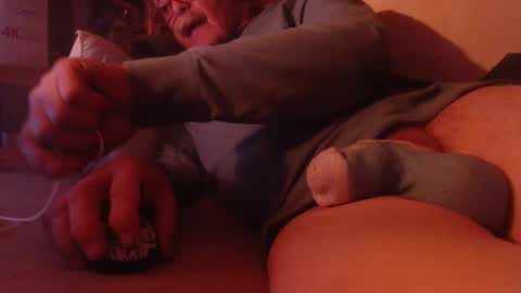Snapshot of daddiesmonstercock chatting on 12/30/24, 03:03 daddiesmonstercock online show from 12/30/24, 03:03