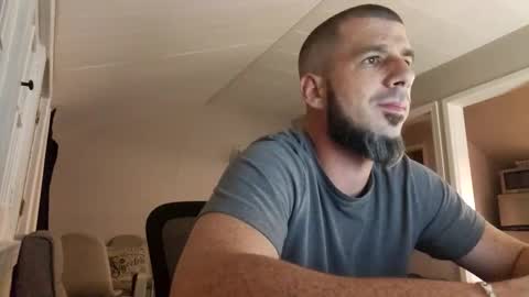 Snapshot of daddo1477 chatting on 11/17/25, 03:45 daddo1477 online show from 11/17/25, 03:45
