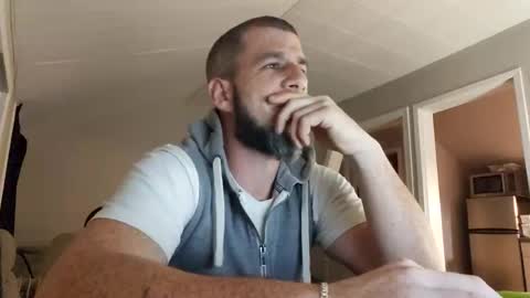 Snapshot of daddo1477 chatting on 11/25/25, 02:33 daddo1477 online show from 11/25/25, 02:33
