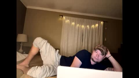 Snapshot of daddycam33 chatting on 01/05/25, 11:48 DaddyCam33 online show from 01/05/25, 11:48