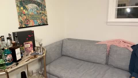 Snapshot of daddydaydrinkz chatting on 12/18/24, 06:21 DaddydayDrinkz online show from 12/18/24, 06:21