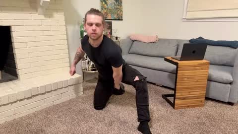 Snapshot of daddydaydrinkz chatting on 12/30/24, 05:37 DaddydayDrinkz online show from 12/30/24, 05:37