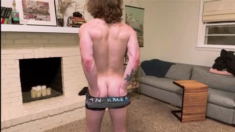 Snapshot of daddydaydrinkz chatting on 01/24/25, 06:35 DaddydayDrinkz online show from 01/24/25, 06:35