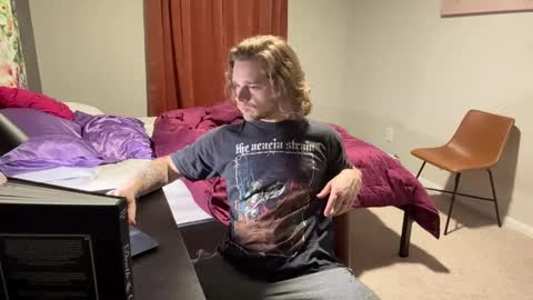 Snapshot of daddydaydrinkz chatting on 02/26/25, 06:47 DaddydayDrinkz online show from 02/26/25, 06:47