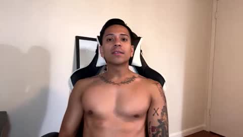 Snapshot of daddyfit95 chatting on 05/26/26, 04:30 daddyfit95 online show from 05/26/26, 04:30