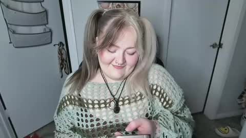 Snapshot of daddygaia8888 chatting on 12/11/24, 05:00 Goddess Gaia online show from 12/11/24, 05:00