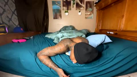 Snapshot of daddyjanimal chatting on 12/04/24, 09:40 sexy tatted king bbc online show from 12/04/24, 09:40