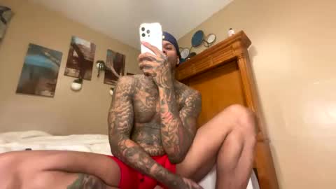 Snapshot of daddyjanimal chatting on 10/06/25, 06:22 sexy tatted king bbc online show from 10/06/25, 06:22