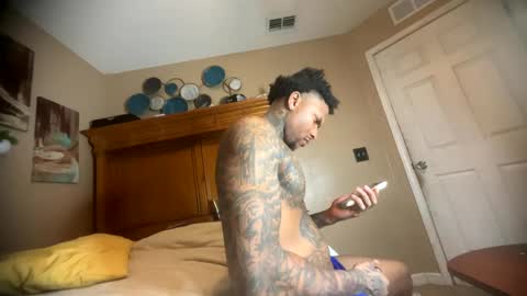 Snapshot of daddyjanimal chatting on 10/09/25, 04:10 sexy tatted king bbc online show from 10/09/25, 04:10