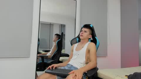 Snapshot of daddyrich4u chatting on 05/05/26, 12:51 daddyrich4u online show from 05/05/26, 12:51