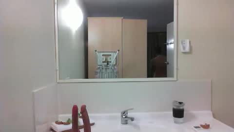 Snapshot of daddys_secret_doll chatting on 11/11/25, 01:33 daddys_secret_doll online show from 11/11/25, 01:33