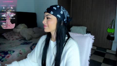 Snapshot of daddysweeeetbody chatting on 01/03/25, 11:23 Sophie online show from 01/03/25, 11:23