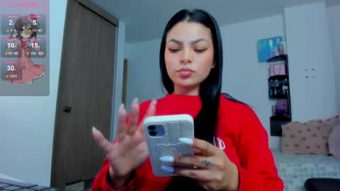 Snapshot of daddysweeeetbody chatting on 01/29/25, 11:35 Sophie online show from 01/29/25, 11:35