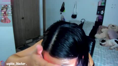 Snapshot of daddysweeeetbody chatting on 02/21/25, 10:59 Sophie online show from 02/21/25, 10:59