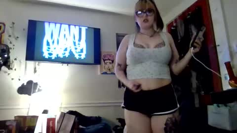 Snapshot of dadsdoll2 chatting on 03/26/26, 01:01 dadsdoll2 online show from 03/26/26, 01:01