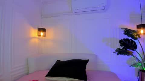 dafne_hillss online show from 04/18/26, 11:25