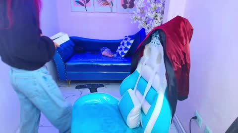 dafne huges online show from 09/16/25, 07:04