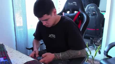 Snapshot of dage_19 chatting on 09/26/25, 01:04 my name is Jhon and I live in colombia online show from 09/26/25, 01:04