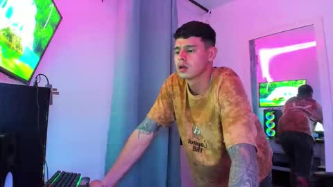 Snapshot of dage_19 chatting on 10/04/25, 06:44 my name is Jhon and I live in colombia online show from 10/04/25, 06:44