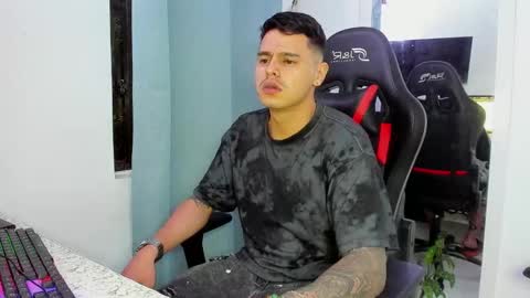 Snapshot of dage_19 chatting on 10/19/25, 09:54 my name is Jhon and I live in colombia online show from 10/19/25, 09:54