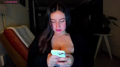 Snapshot of dahi_anne chatting on 01/19/25, 01:32 Call me D online show from 01/19/25, 01:32
