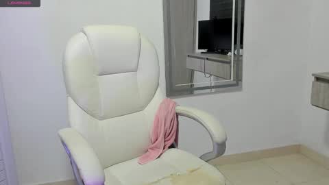 Dahian  online show from 10/21/25, 01:01