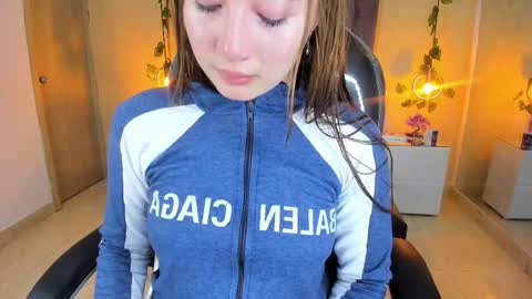 Dahlia online show from 12/21/25, 06:15