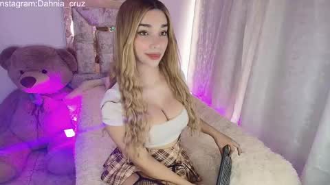 Snapshot of dahnia_cruz chatting on 09/23/25, 04:32 dahnia_cruz online show from 09/23/25, 04:32