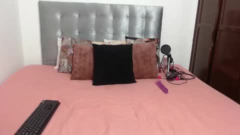 Daiisha.. online show from 09/21/25, 07:37