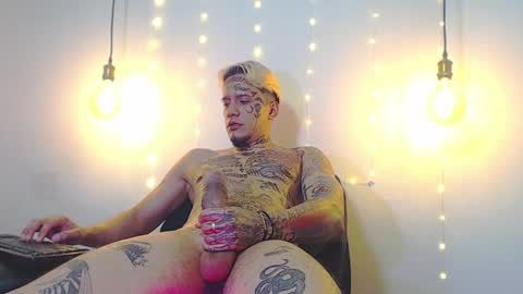 Snapshot of daimond_hope666 chatting on 01/25/25, 05:51 Daimond hope666 online show from 01/25/25, 05:51