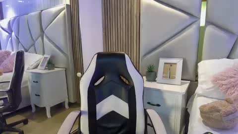 Snapshot of daimondti chatting on 09/13/25, 11:54 DaimonTi online show from 09/13/25, 11:54