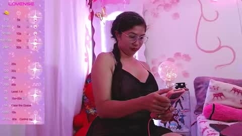 Snapshot of daina_flower chatting on 11/18/25, 03:56 DAINA online show from 11/18/25, 03:56