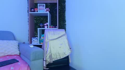 Snapshot of dainty_angel_ chatting on 03/03/25, 12:58 Angel online show from 03/03/25, 12:58