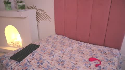 Snapshot of daisha_riley chatting on 03/06/25, 03:45 Lauren online show from 03/06/25, 03:45