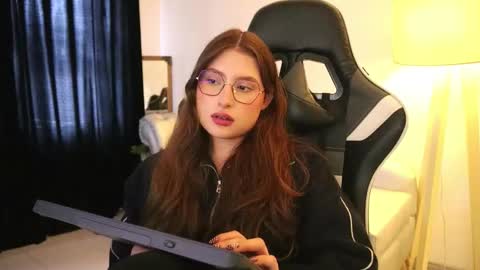 Snapshot of daisha_riley chatting on 11/13/25, 03:55 Lauren online show from 11/13/25, 03:55