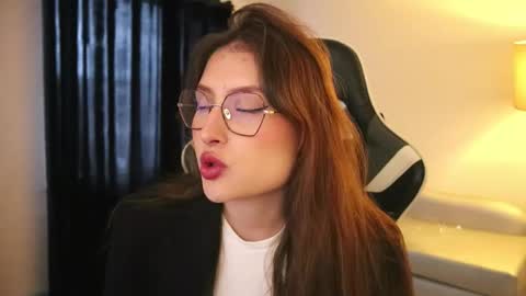 Snapshot of daisha_riley chatting on 11/14/25, 03:33 Lauren online show from 11/14/25, 03:33