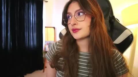 Snapshot of daisha_riley chatting on 11/25/25, 03:01 Lauren online show from 11/25/25, 03:01