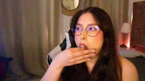 Lauren            online show from 04/25/26, 01:03