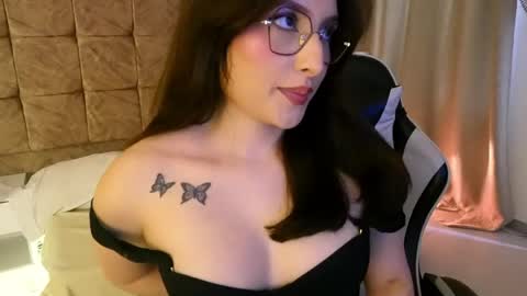 Lauren            online show from 04/25/26, 01:41